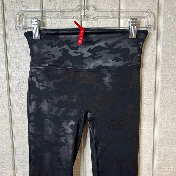 Spanx Faux Leather Camo Leggings, size small. - Picture 4 of 5